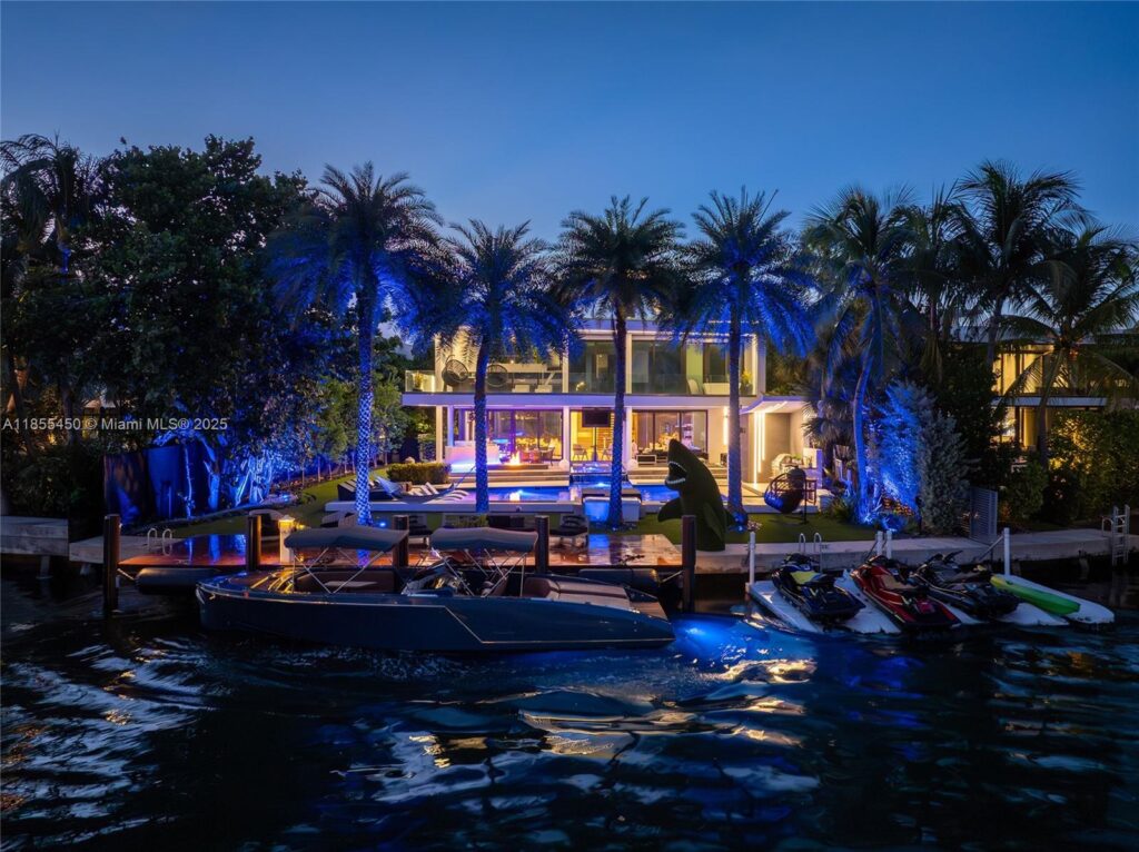 528 Lakeview Court